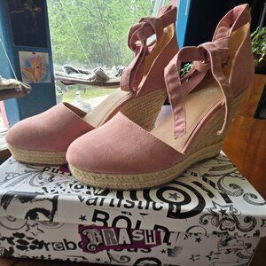 BRASH ESCAPE EVASION MAUVE CLOSED TOES STRAPPY PLATFORM WEDGES 8.5
